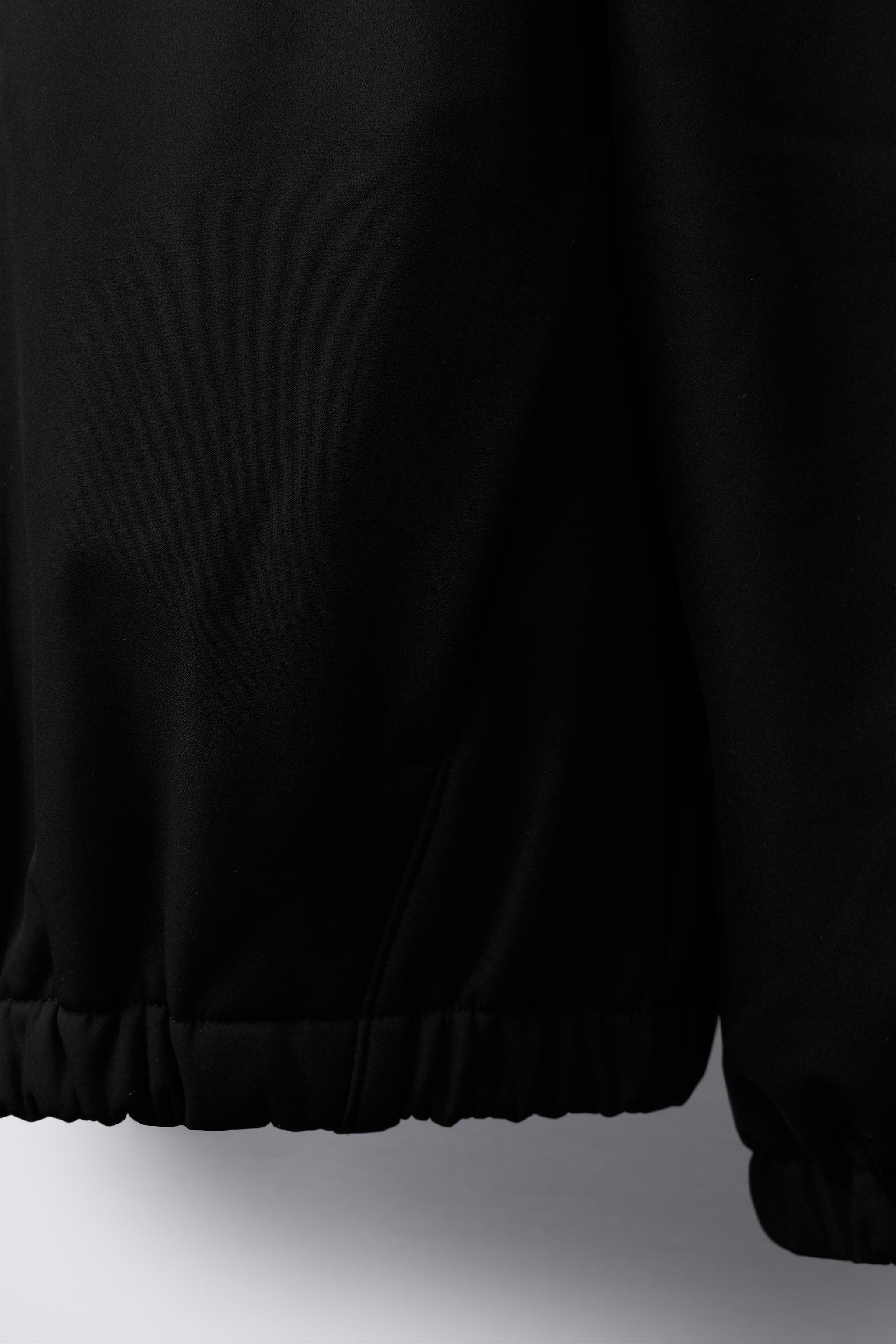 BLOUSON TECHNIQUE À CAPUCHE DÉPERLANT
